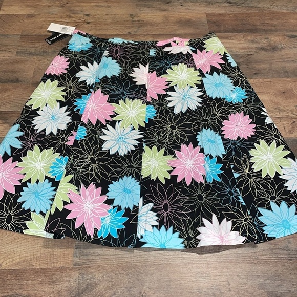 NWT Rafaella Skirt.  Size 16 - Picture 9 of 10